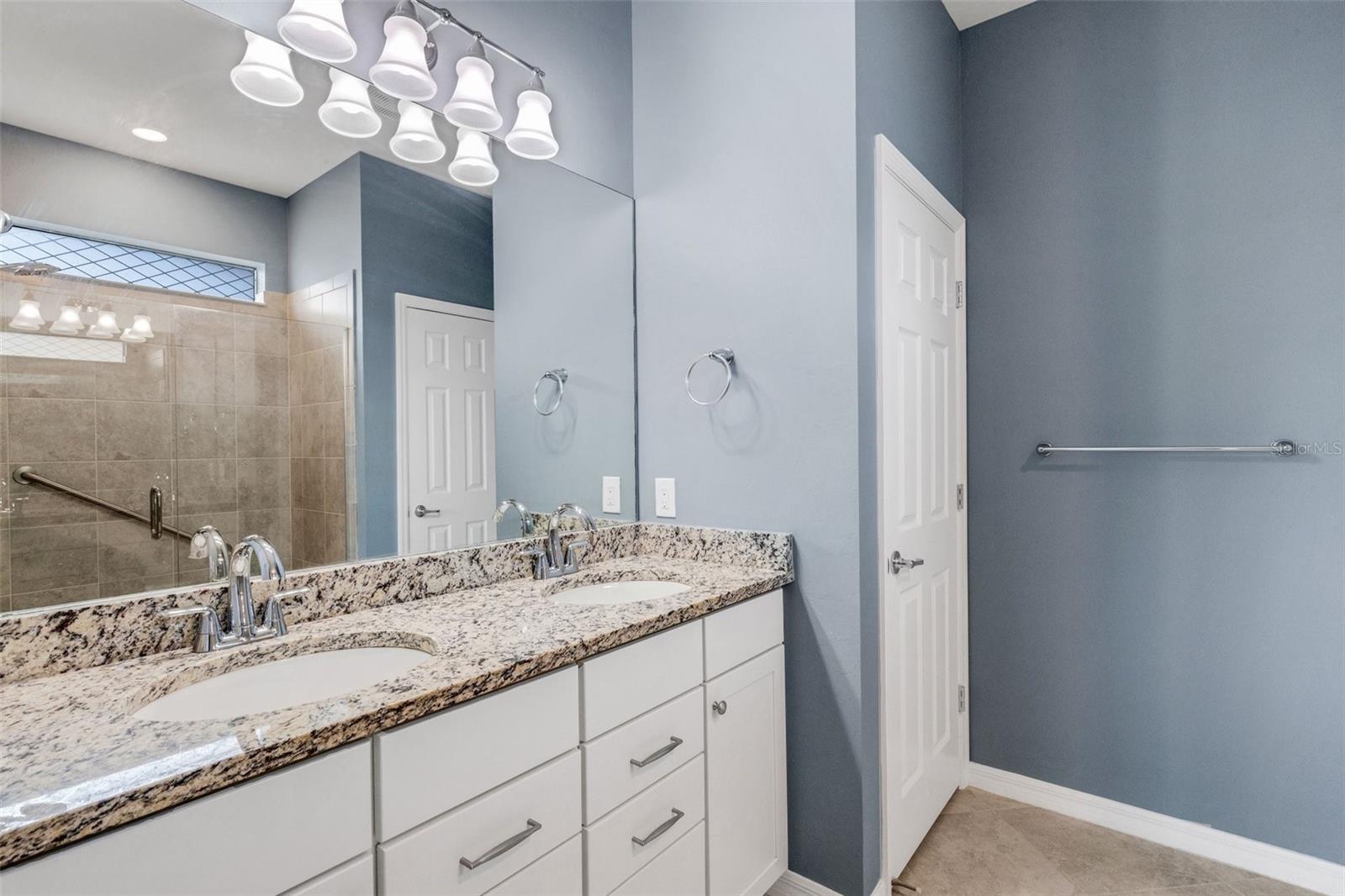 Image 19 of 45 For 2487 Marton Oak Boulevard