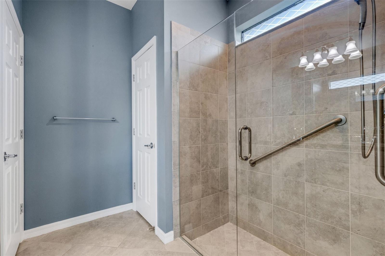 Image 21 of 45 For 2487 Marton Oak Boulevard