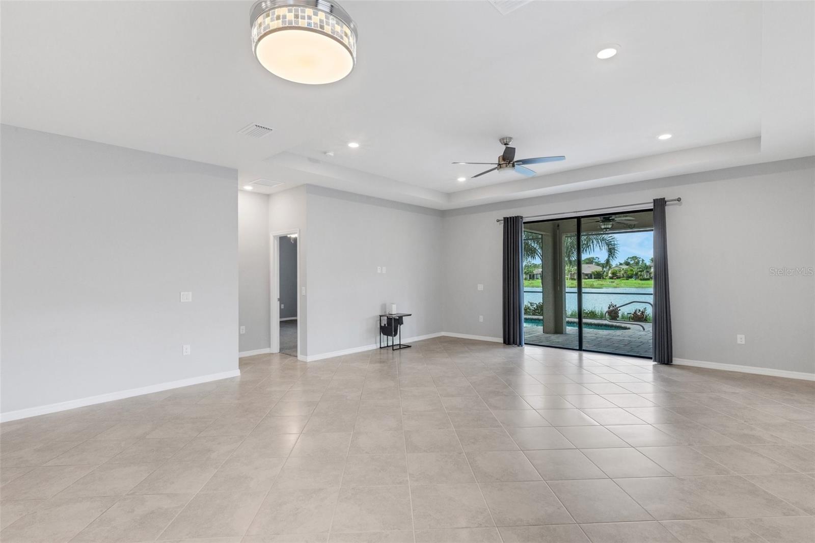 Image 7 of 45 For 2487 Marton Oak Boulevard