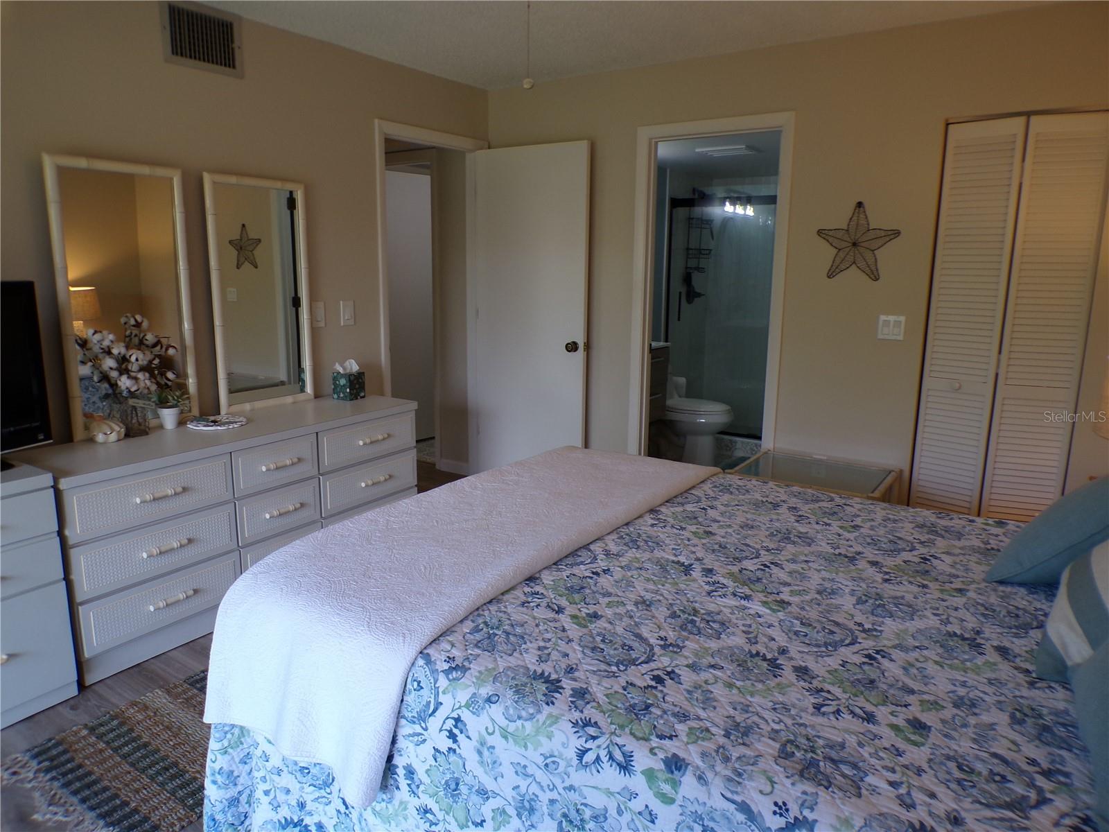 Image 17 of 31 For 756 White Pine Tree Road 210