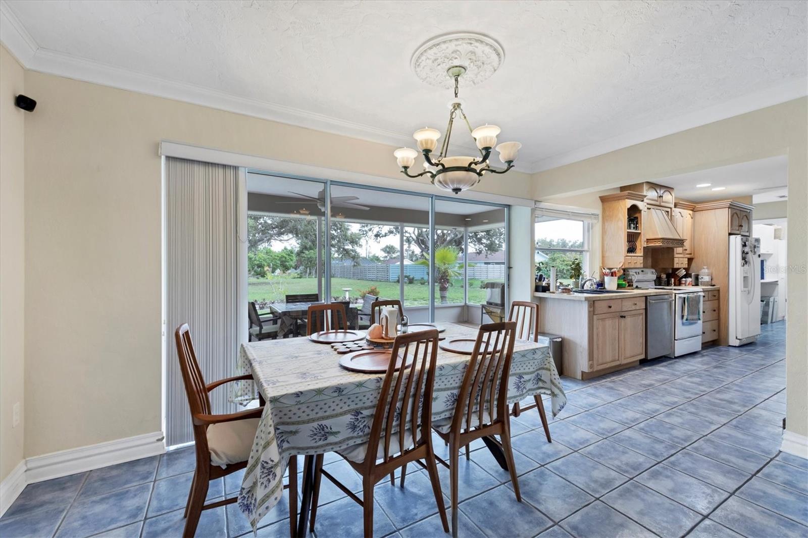 Image 11 of 28 For 612 Bayshore Road