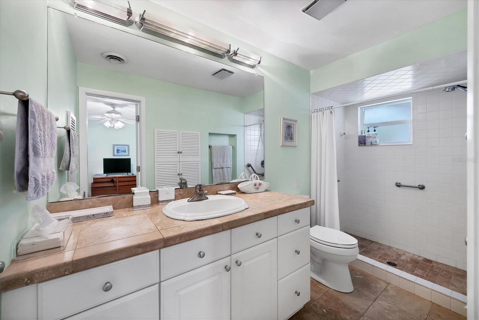 Image 14 of 28 For 612 Bayshore Road