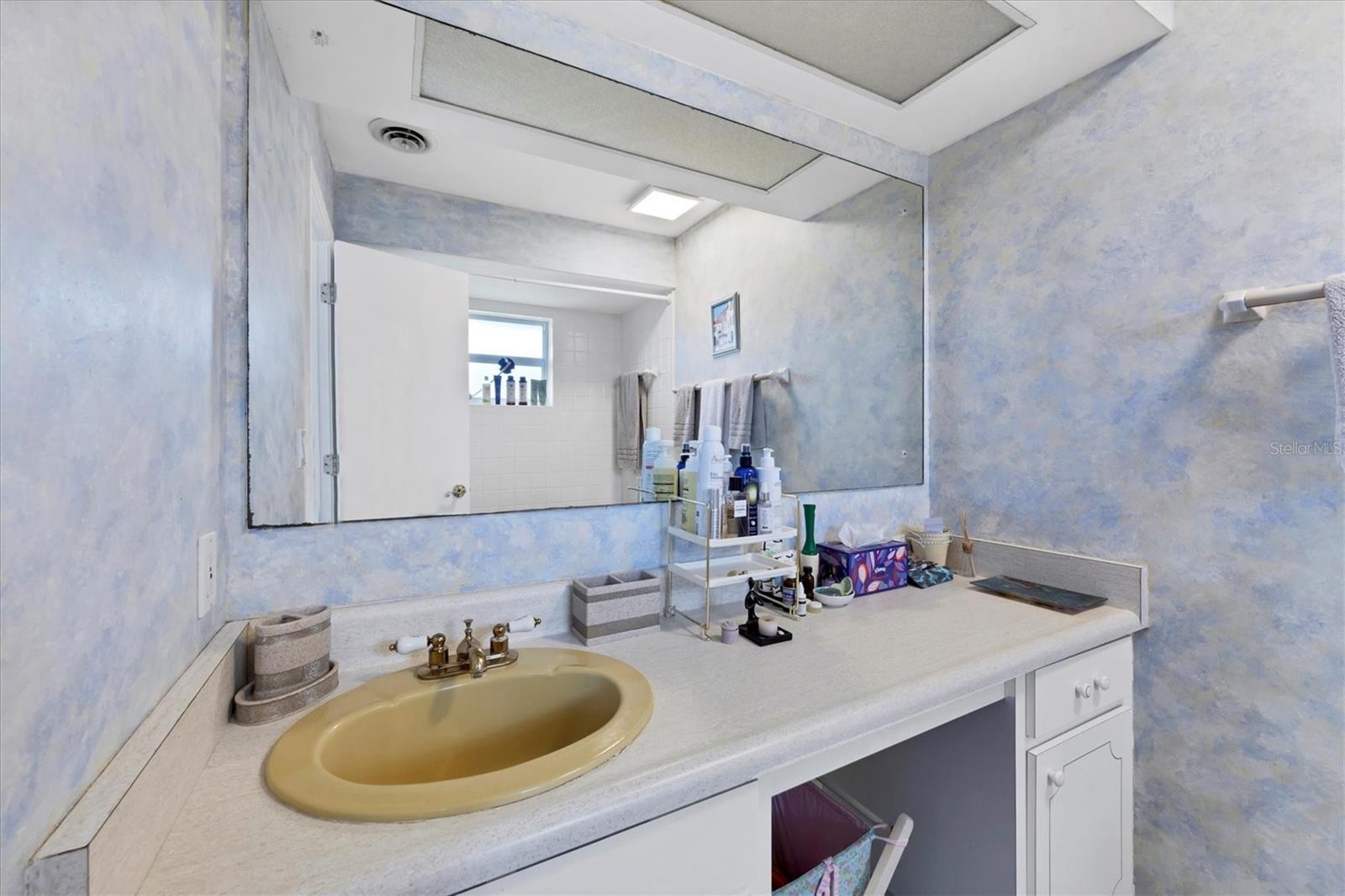 Image 18 of 28 For 612 Bayshore Road