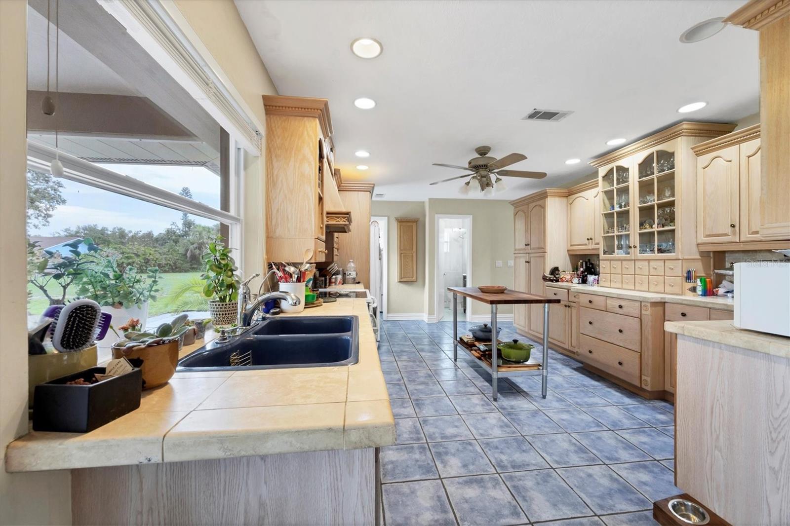 Image 7 of 28 For 612 Bayshore Road
