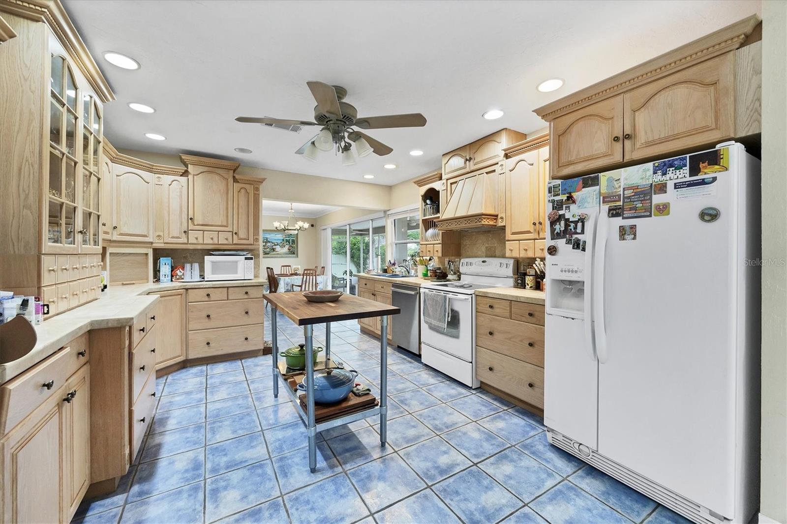 Image 8 of 28 For 612 Bayshore Road