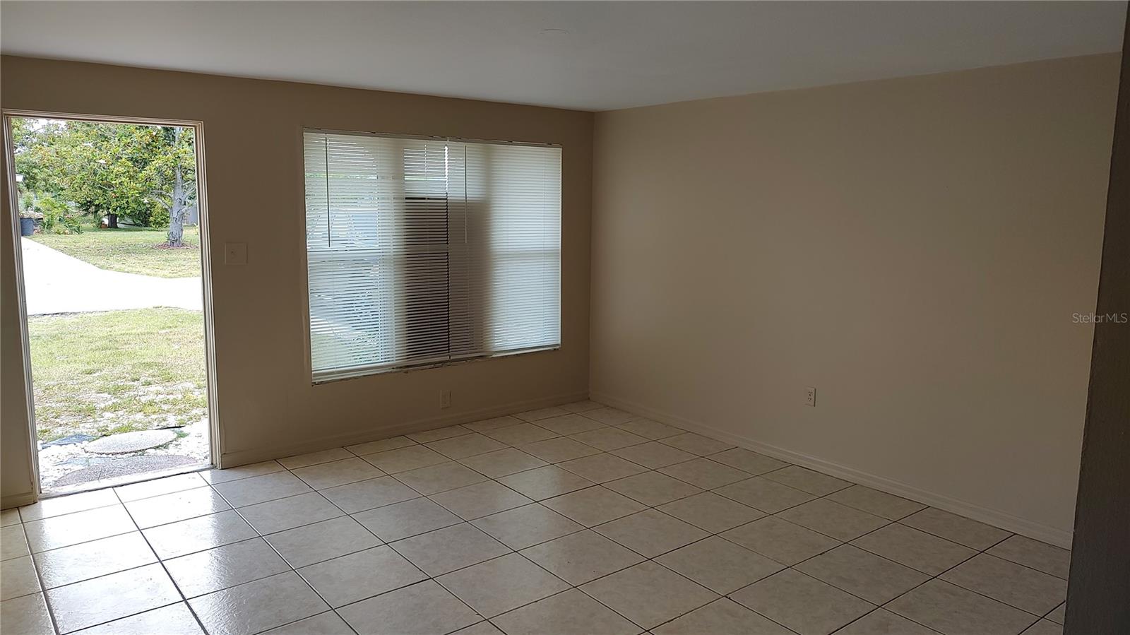 Image 3 of 14 For 105 Dartmouth Drive Nw