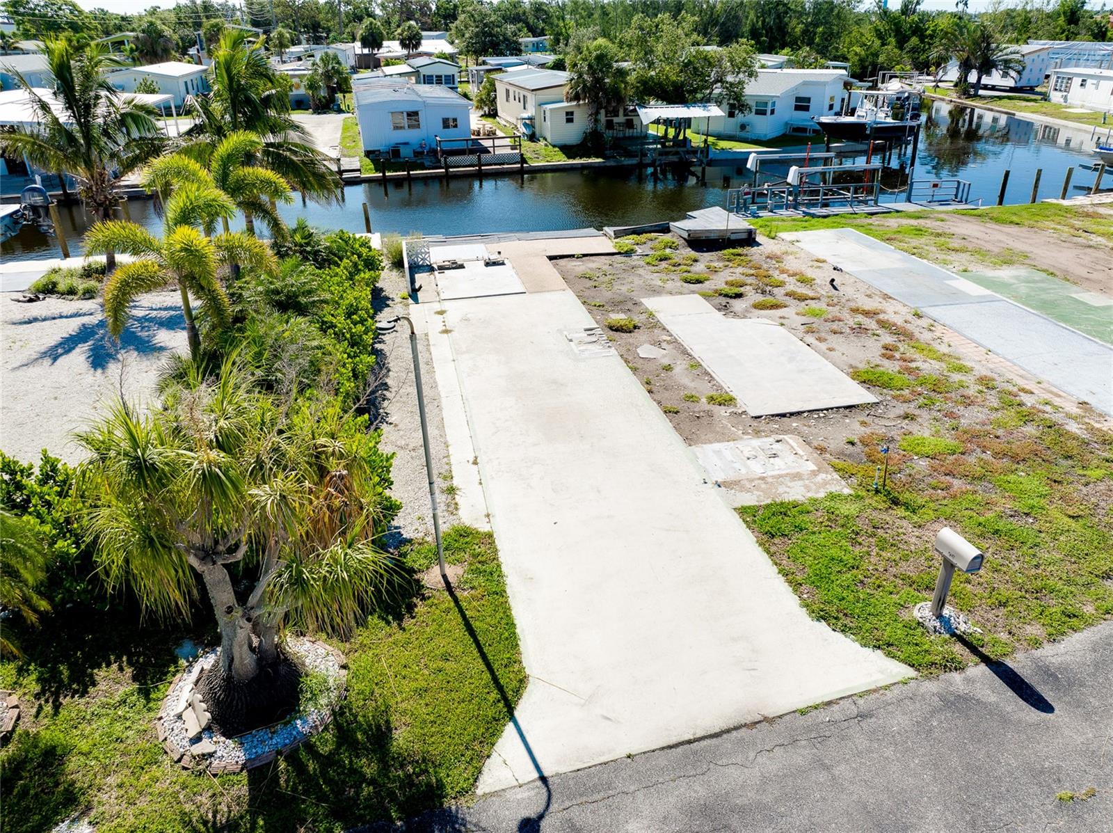 Details for 156 Serpentine Drive, VENICE, FL 34285