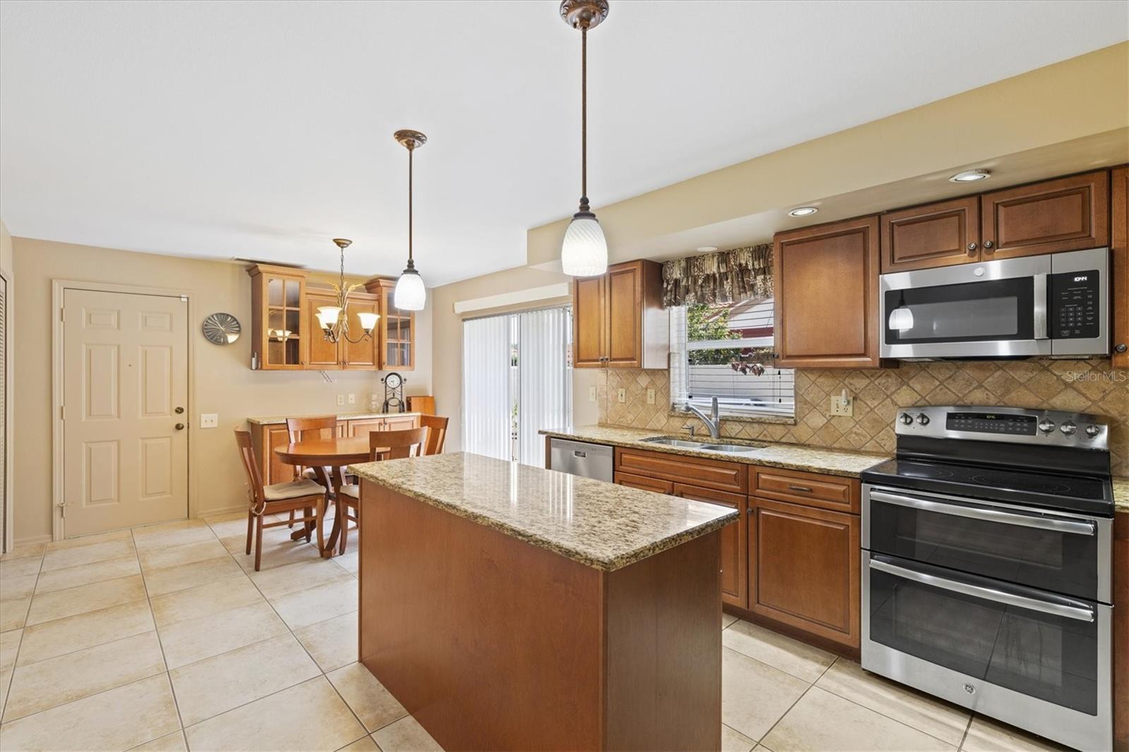 Image 19 of 91 For 4114 Murfield Drive E