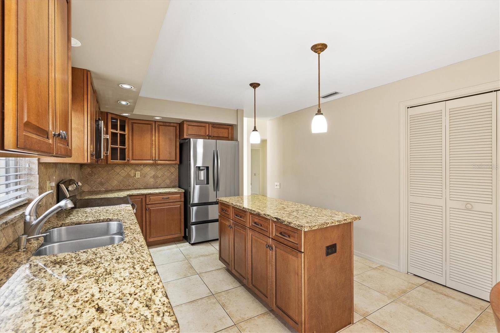 Image 21 of 91 For 4114 Murfield Drive E