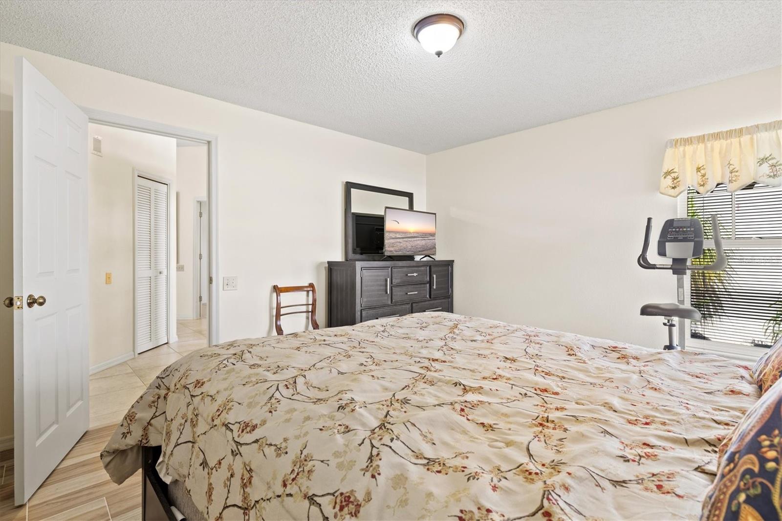 Image 33 of 91 For 4114 Murfield Drive E