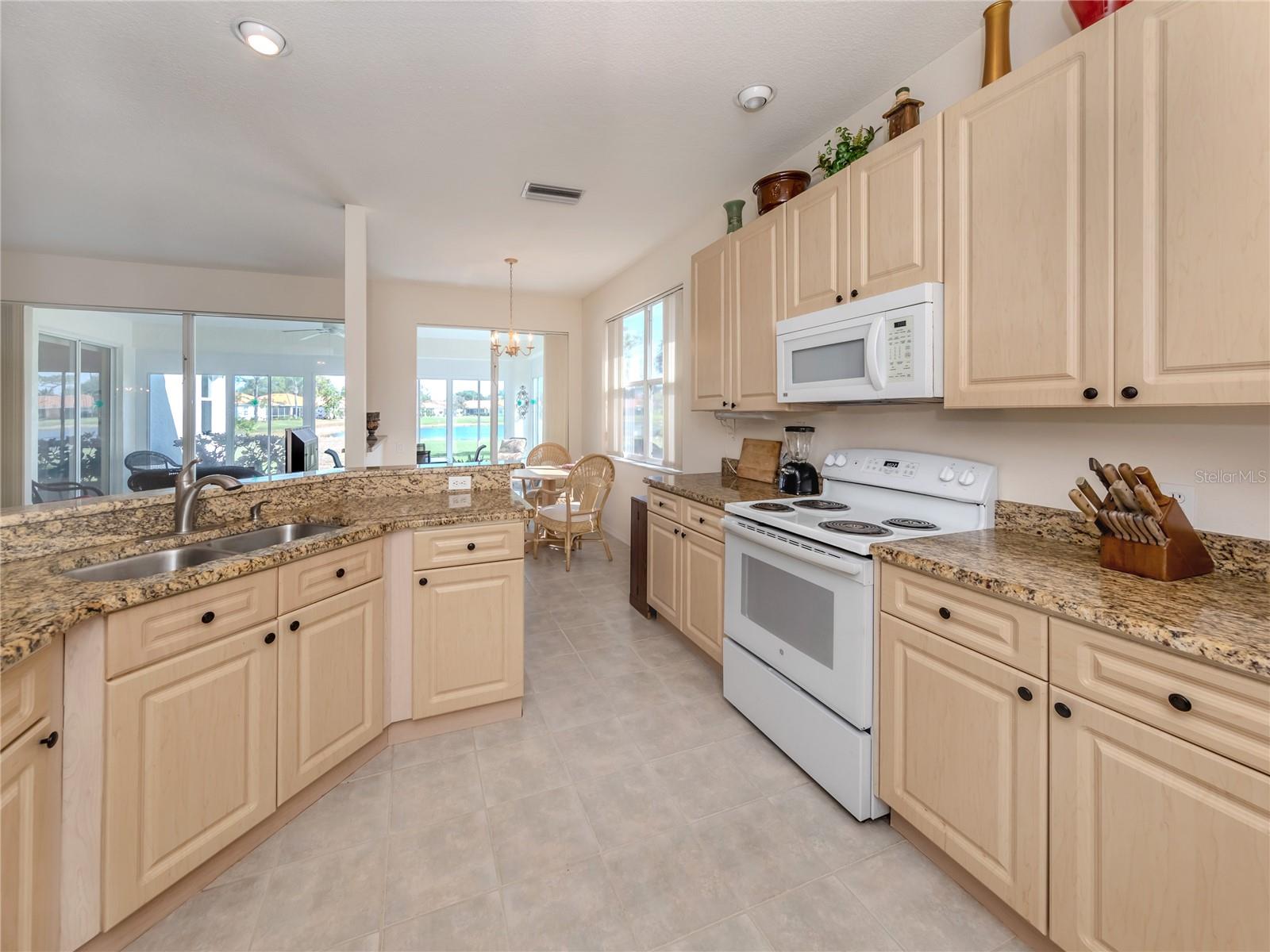 Image 12 of 35 For 4831 Summertree Road