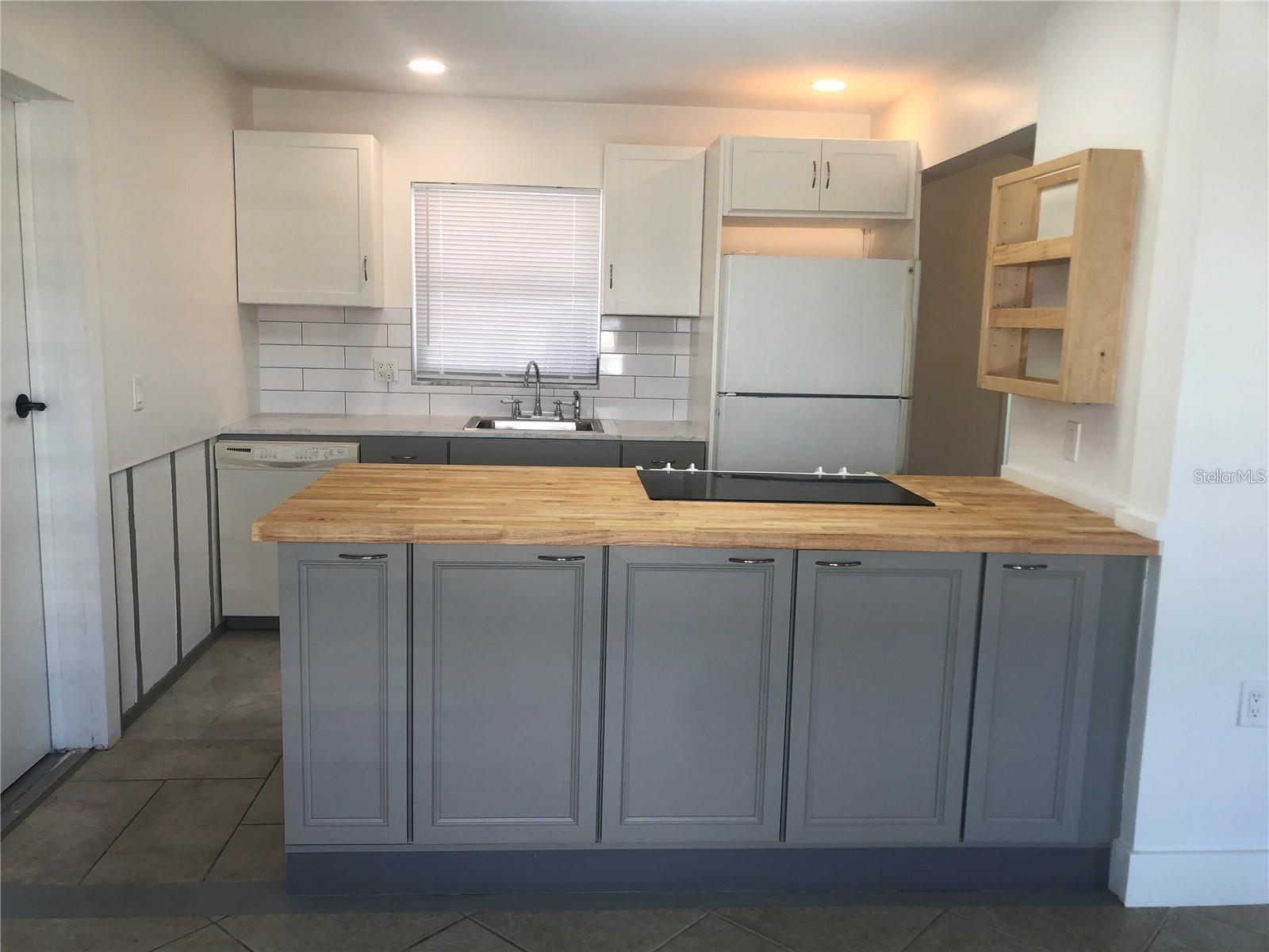 Image 3 of 11 For 268 Shamrock Boulevard