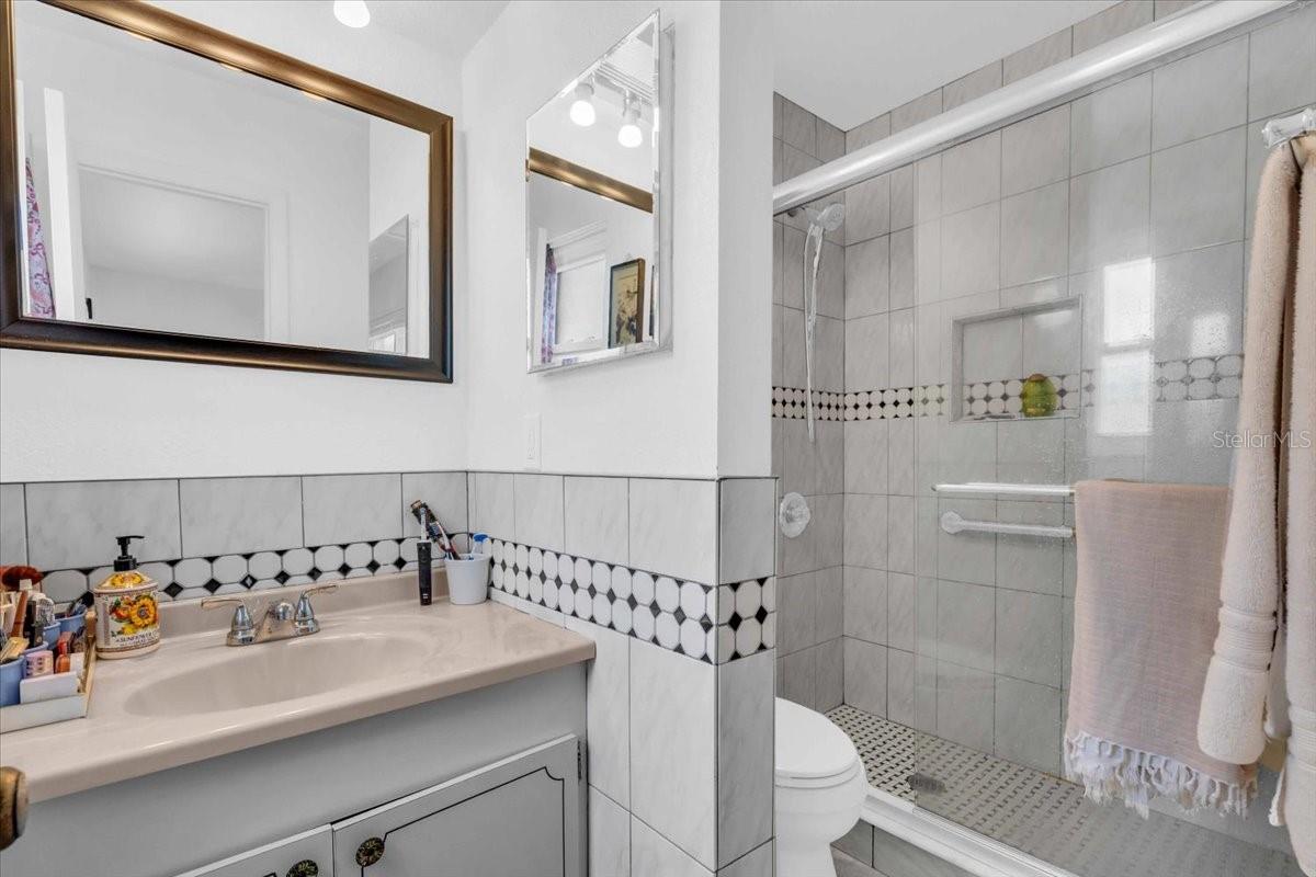 Image 22 of 40 For 16 Oakwood Drive N 16