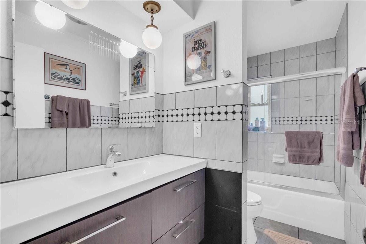 Image 23 of 40 For 16 Oakwood Drive N 16