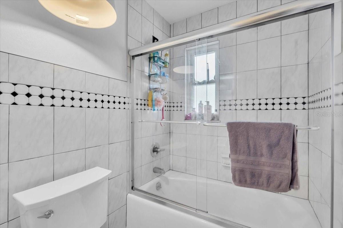 Image 24 of 40 For 16 Oakwood Drive N 16