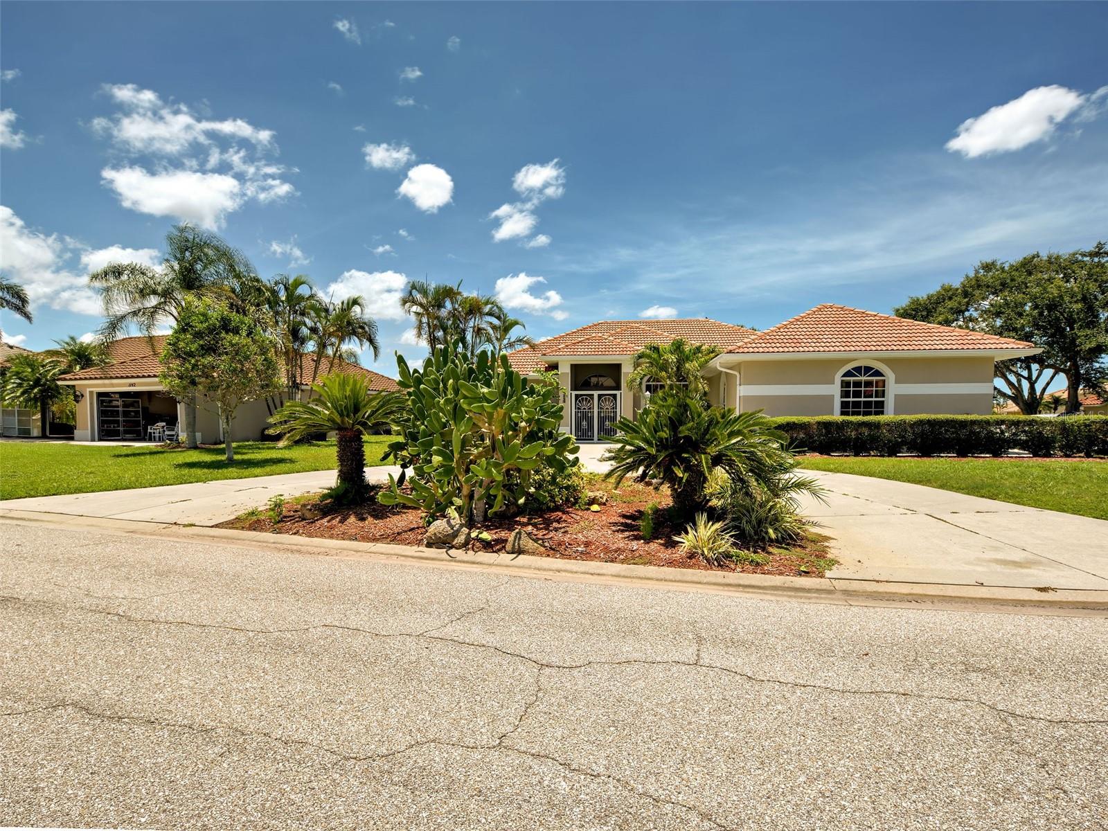 Details for 1136 Deardon Drive, VENICE, FL 34292