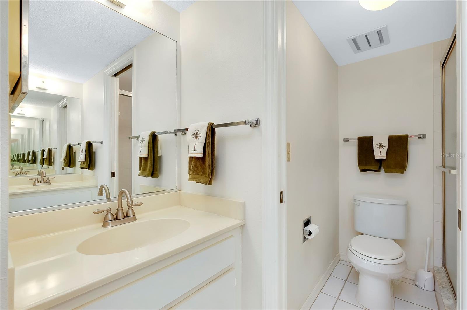 Image 34 of 45 For 437 Cerromar Lane 513