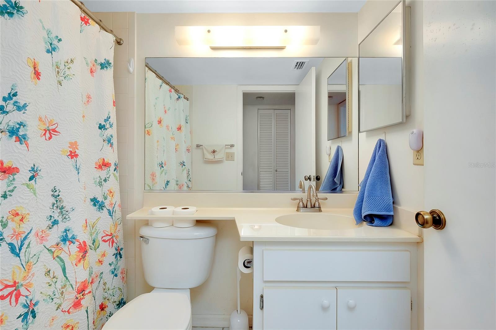 Image 41 of 45 For 437 Cerromar Lane 513