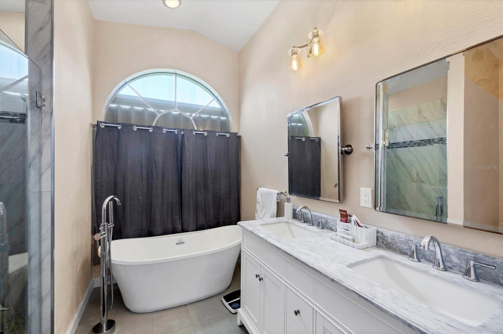 Image 15 of 29 For 102 Bayamo Drive