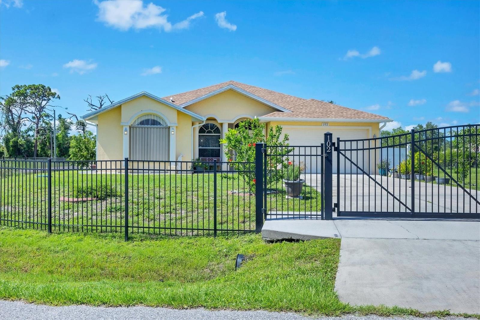 Image 3 of 29 For 102 Bayamo Drive