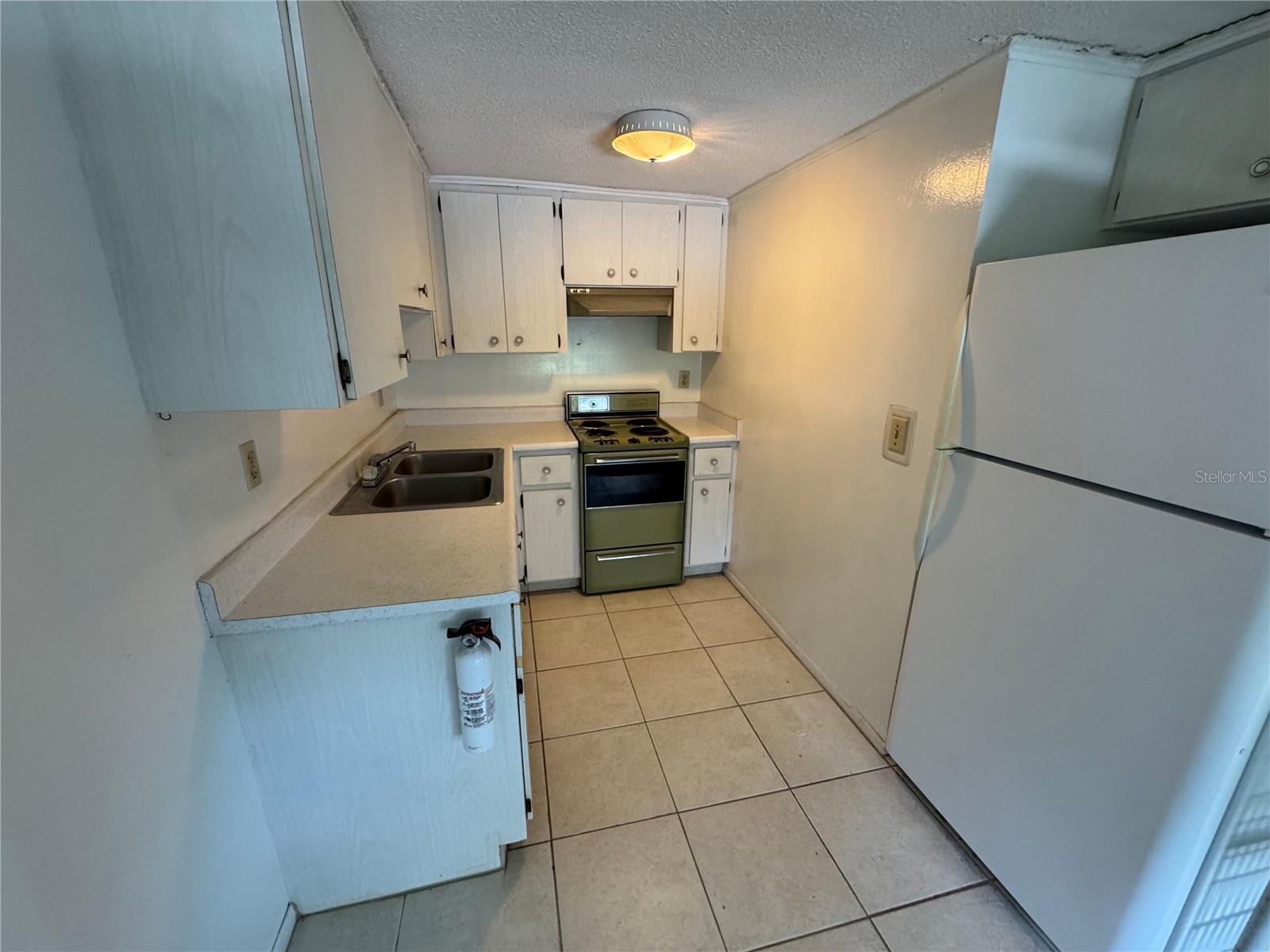 Image 5 of 9 For 415 Albee Road W 6