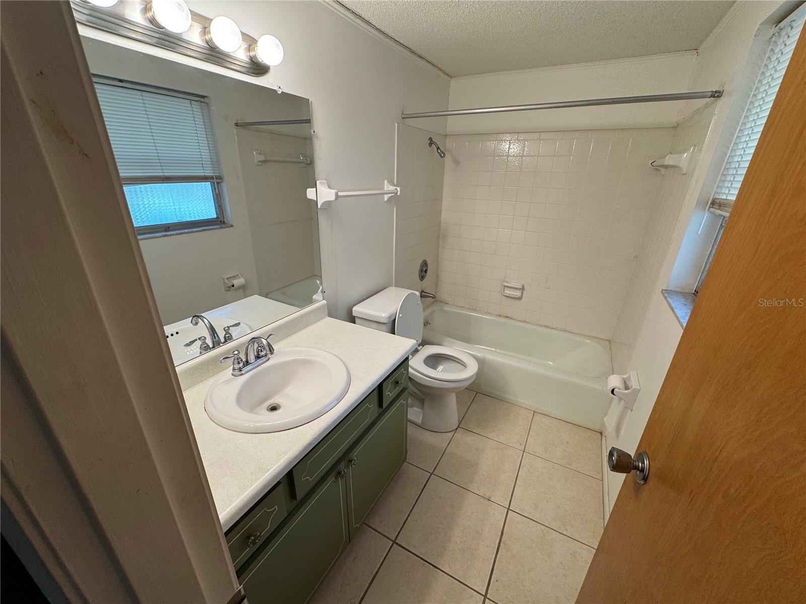 Image 9 of 9 For 415 Albee Road W 6