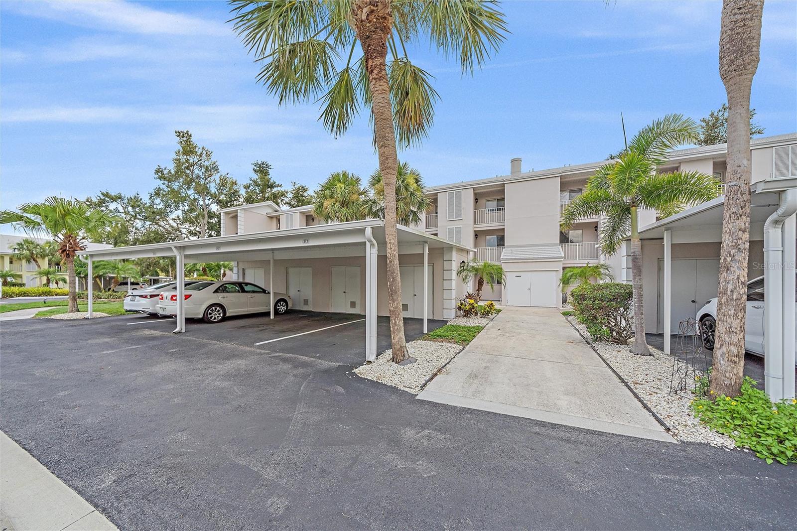 Image 11 of 33 For 437 Cerromar Lane 414