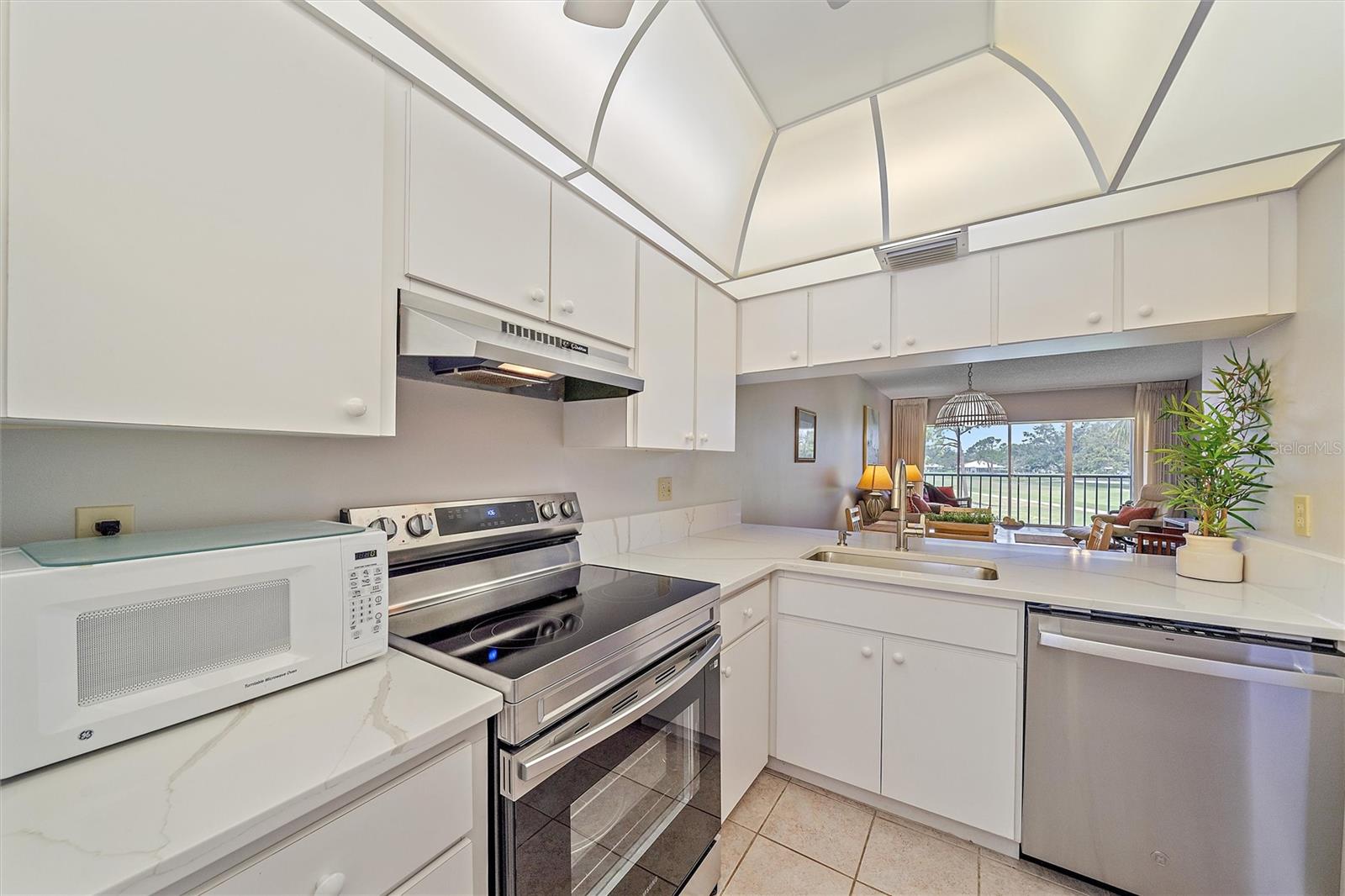 Image 6 of 33 For 437 Cerromar Lane 414