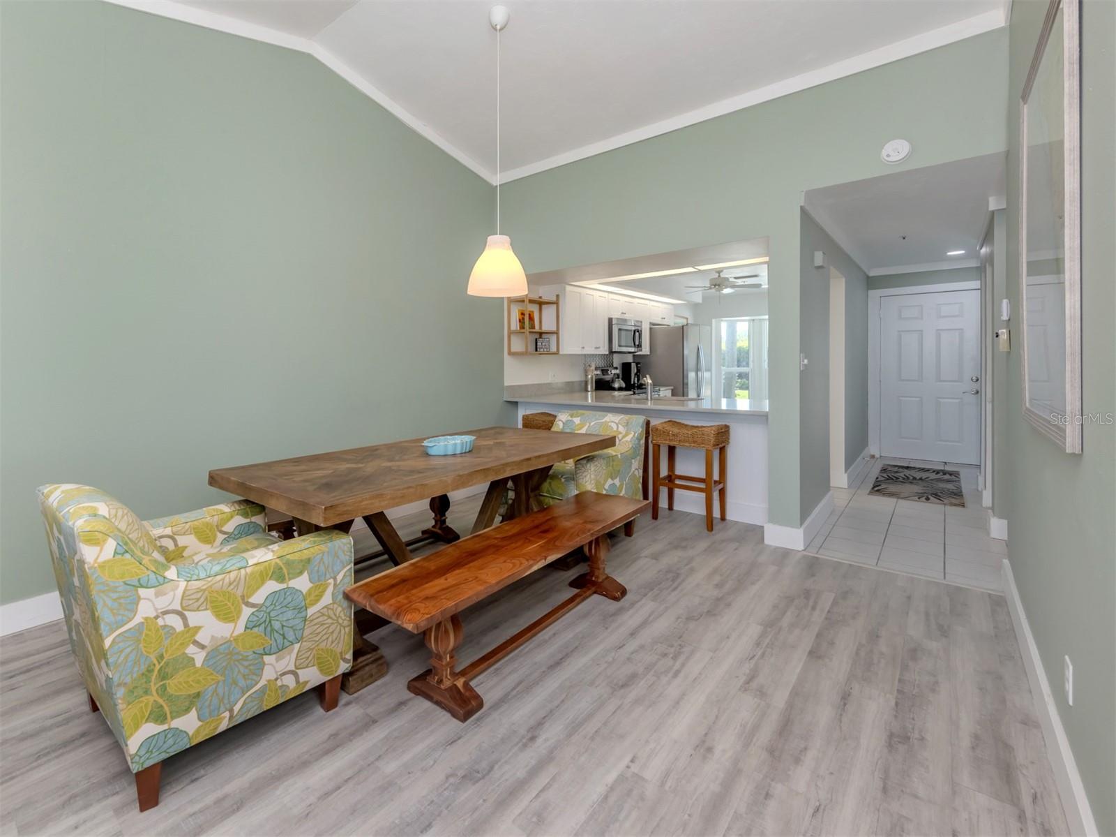 Image 10 of 77 For 841 Waterside Drive 202
