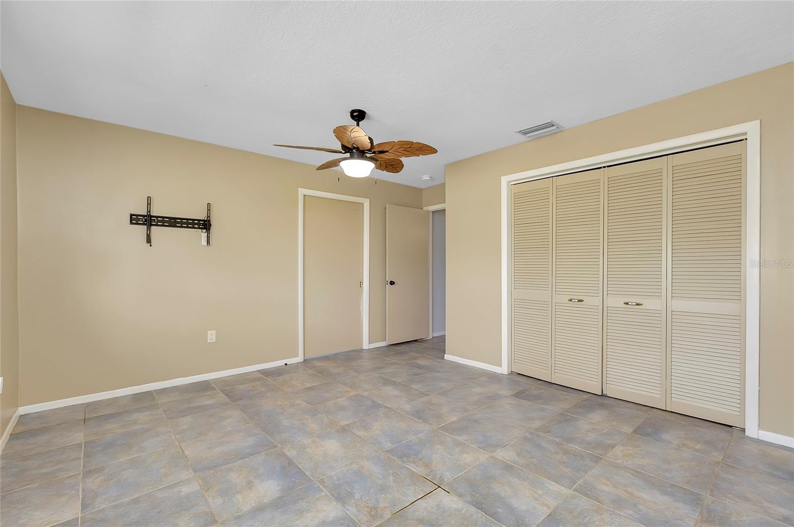 Image 31 of 69 For 20430 Edgewater Drive