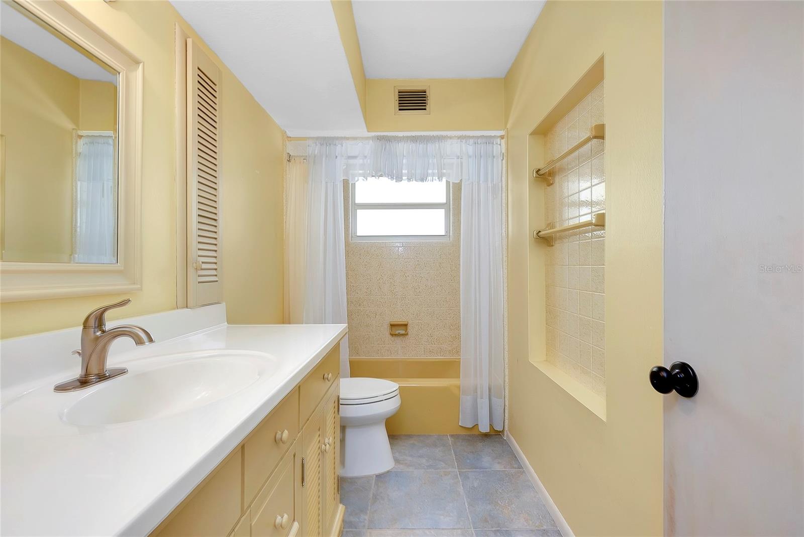 Image 32 of 69 For 20430 Edgewater Drive