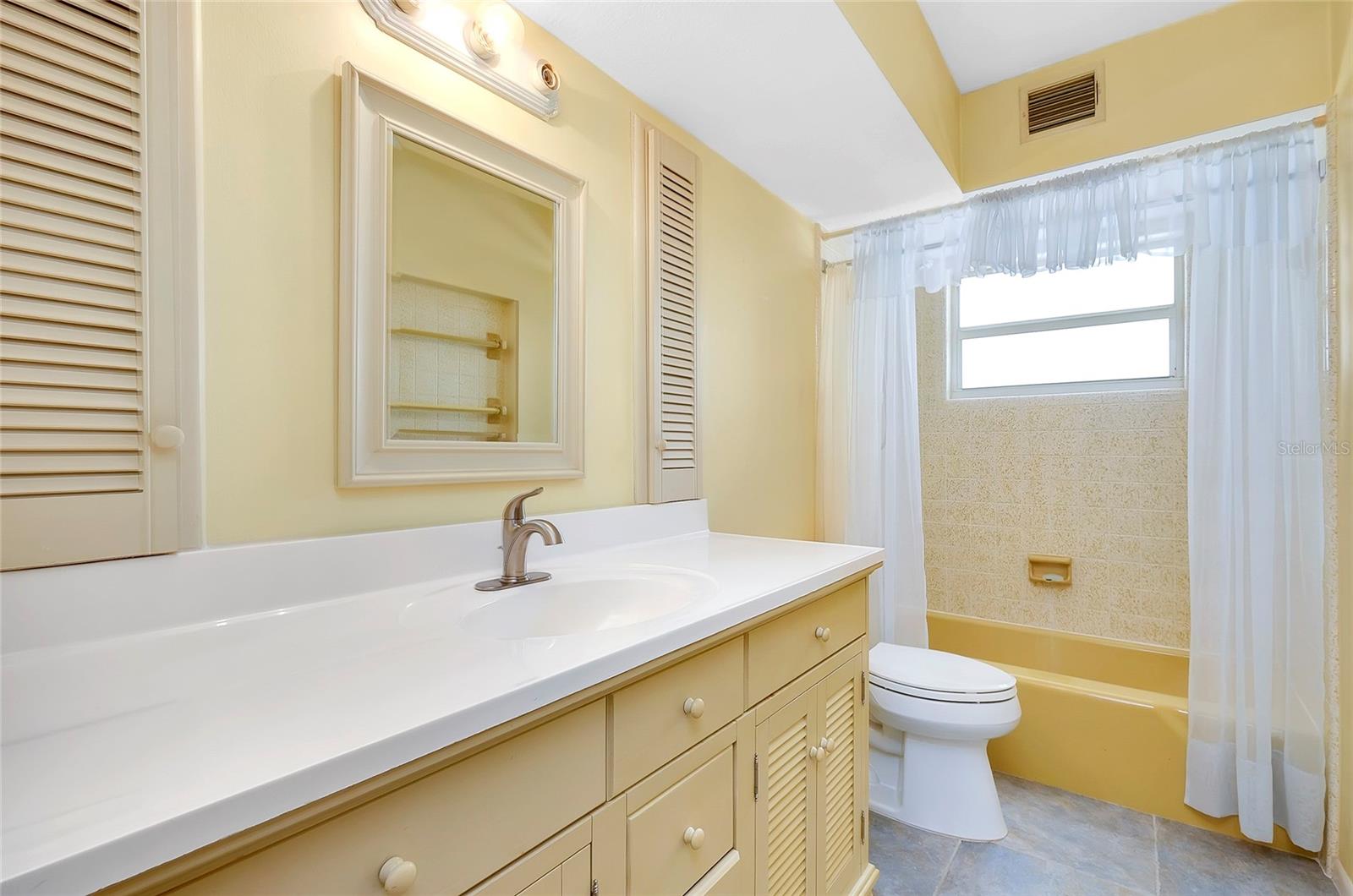 Image 33 of 69 For 20430 Edgewater Drive