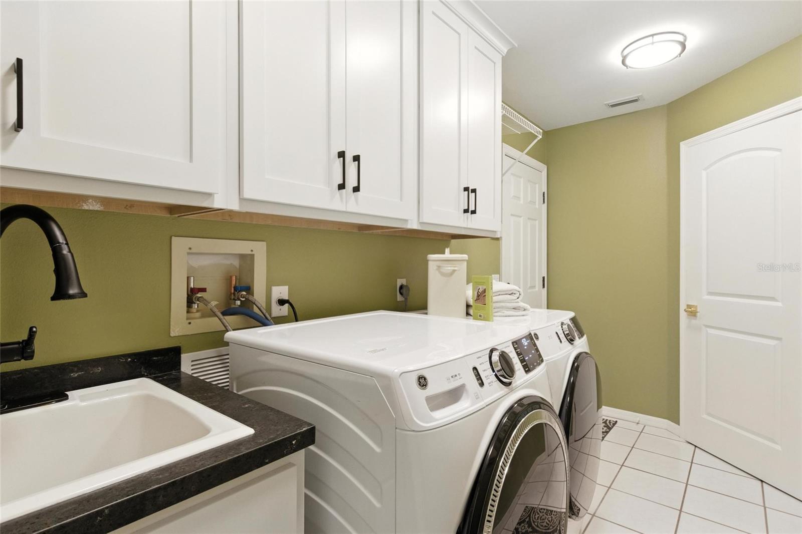 Image 43 of 53 For 1234 Harbor Town Way