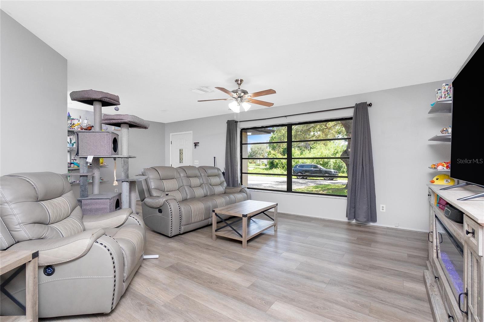 Image 6 of 35 For 4227 Blossom Road