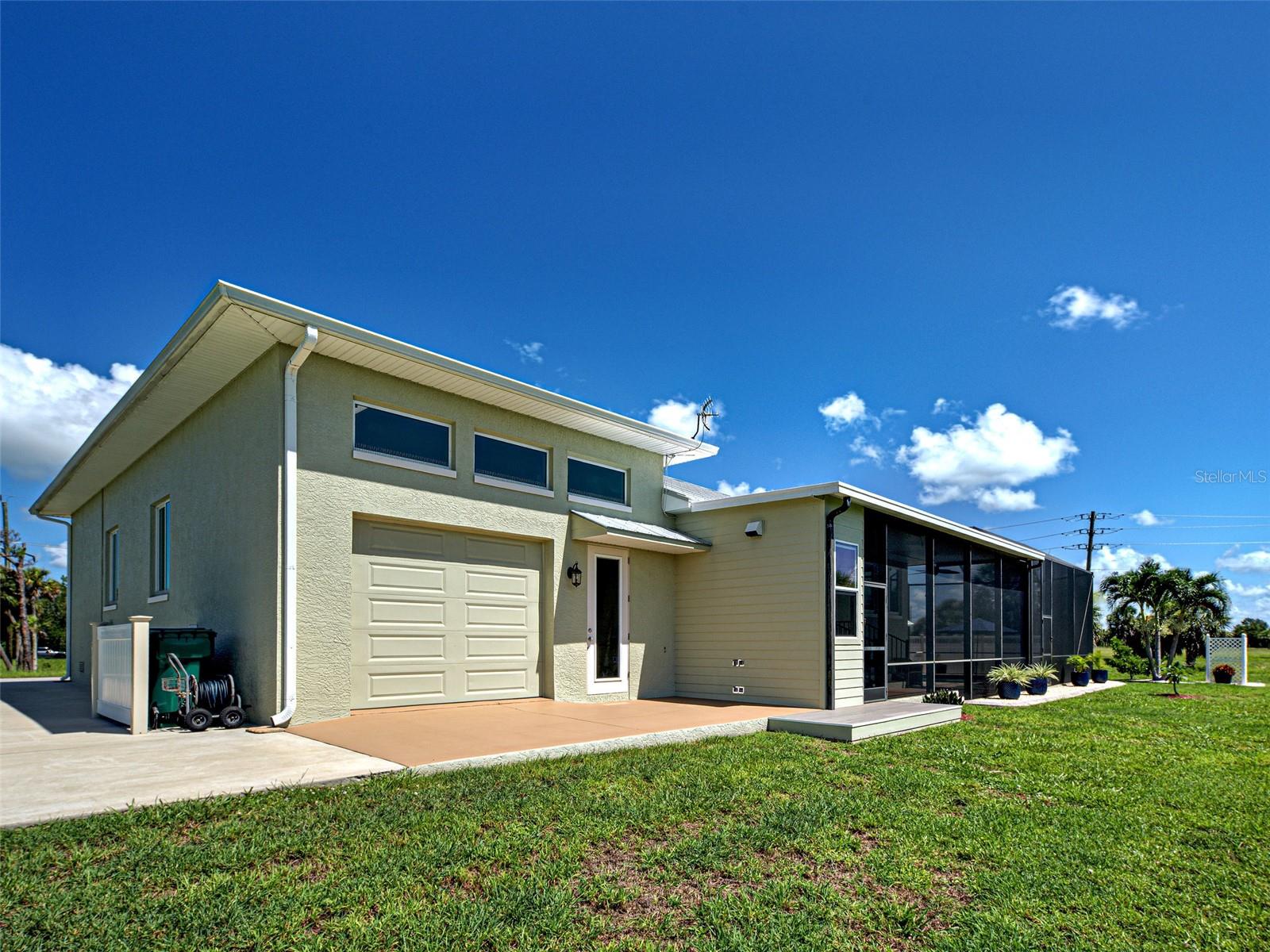 Image 7 of 85 For 48 Lark Drive