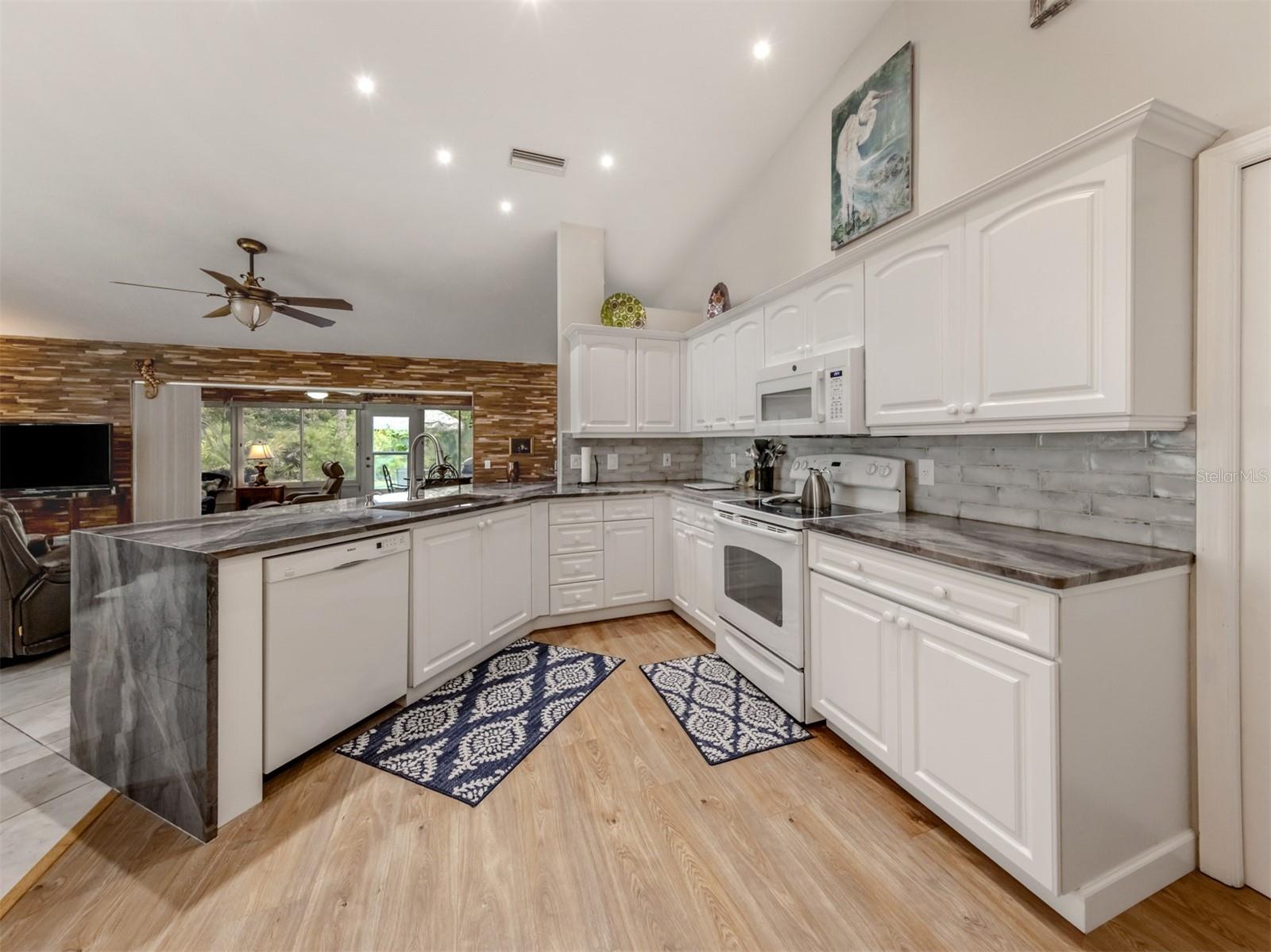 Image 10 of 58 For 4176 Summertree Road