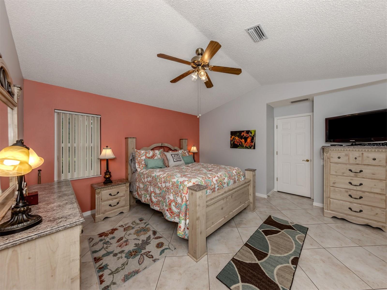 Image 18 of 58 For 4176 Summertree Road