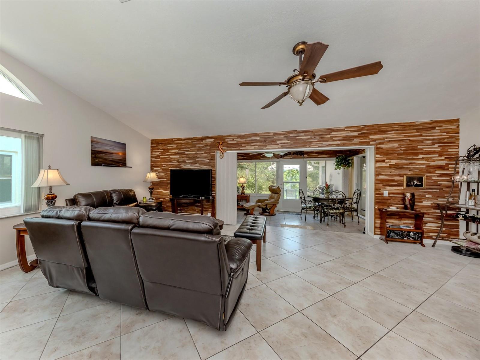 Image 4 of 58 For 4176 Summertree Road