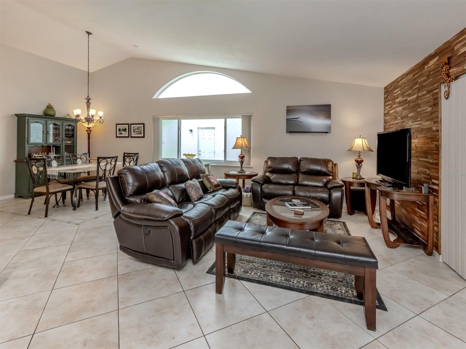 Image 6 of 58 For 4176 Summertree Road