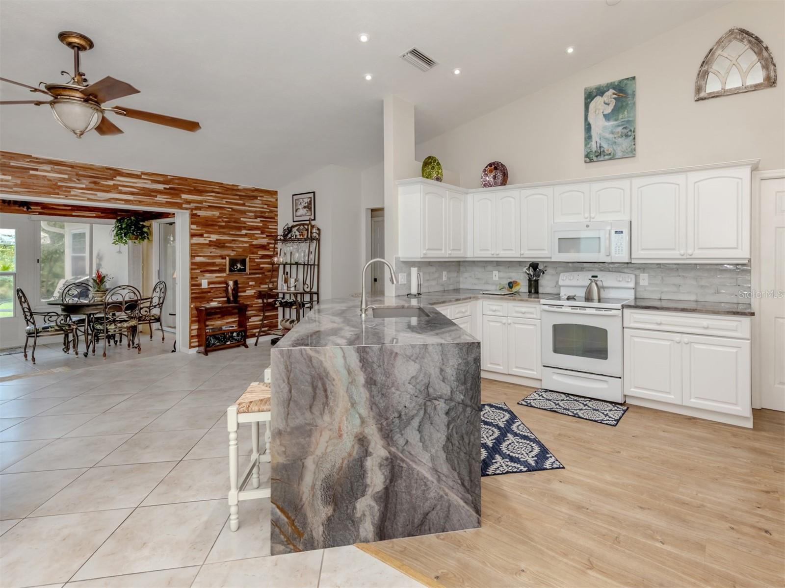 Image 7 of 58 For 4176 Summertree Road