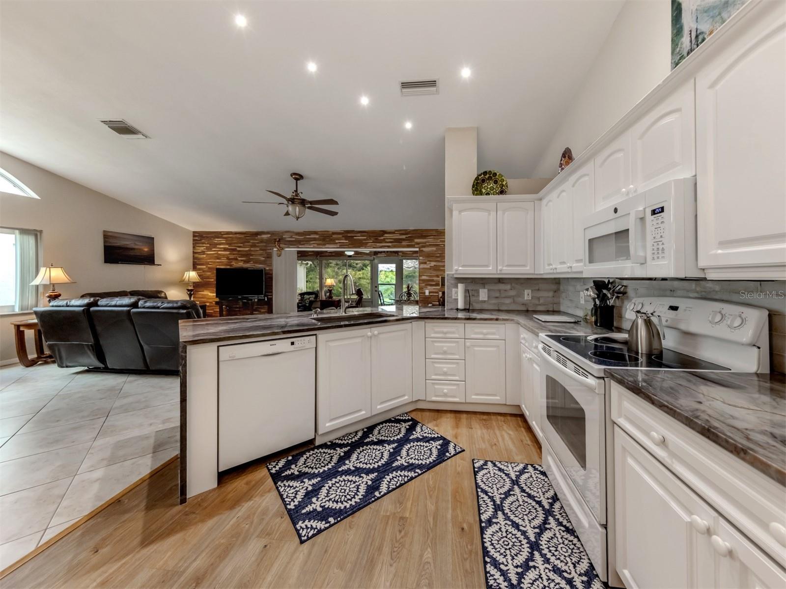 Image 9 of 58 For 4176 Summertree Road