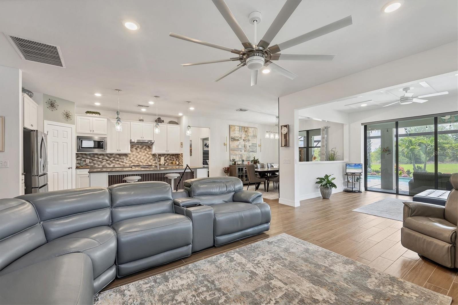 Image 10 of 75 For 13092 Rinella Street