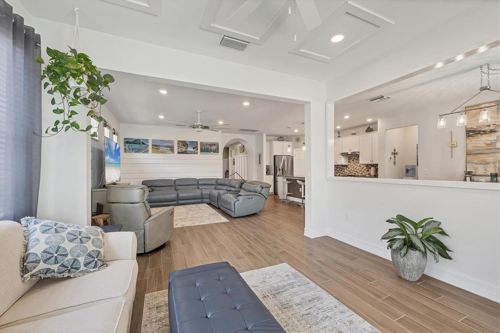 Image 20 of 75 For 13092 Rinella Street