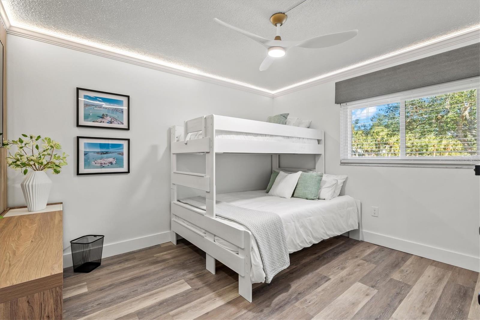 Image 30 of 89 For 437 Cerromar Lane 424