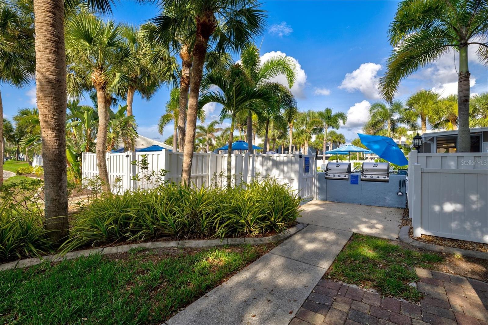 Image 54 of 89 For 437 Cerromar Lane 424