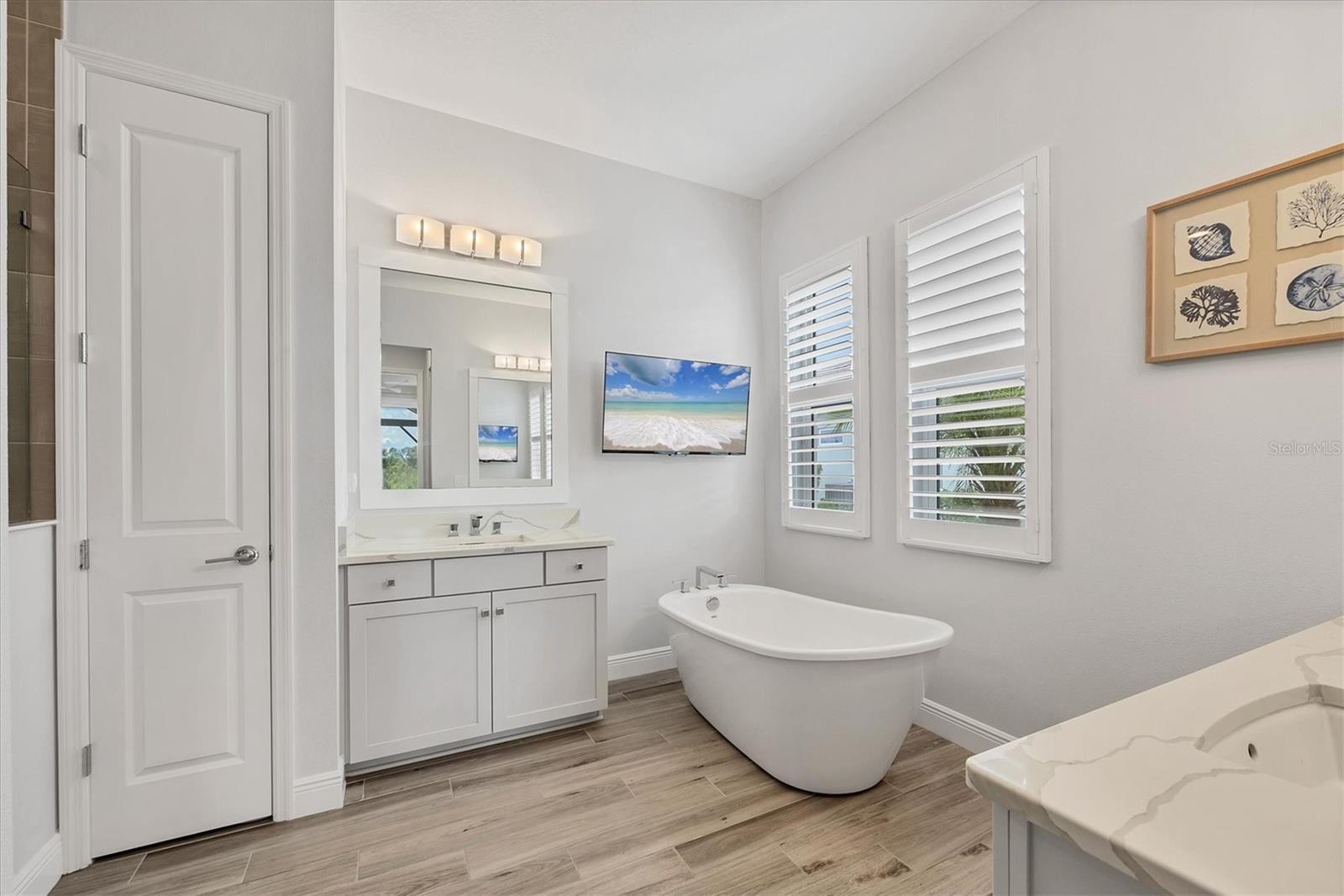 Image 18 of 100 For 8245 Grande Shores Drive