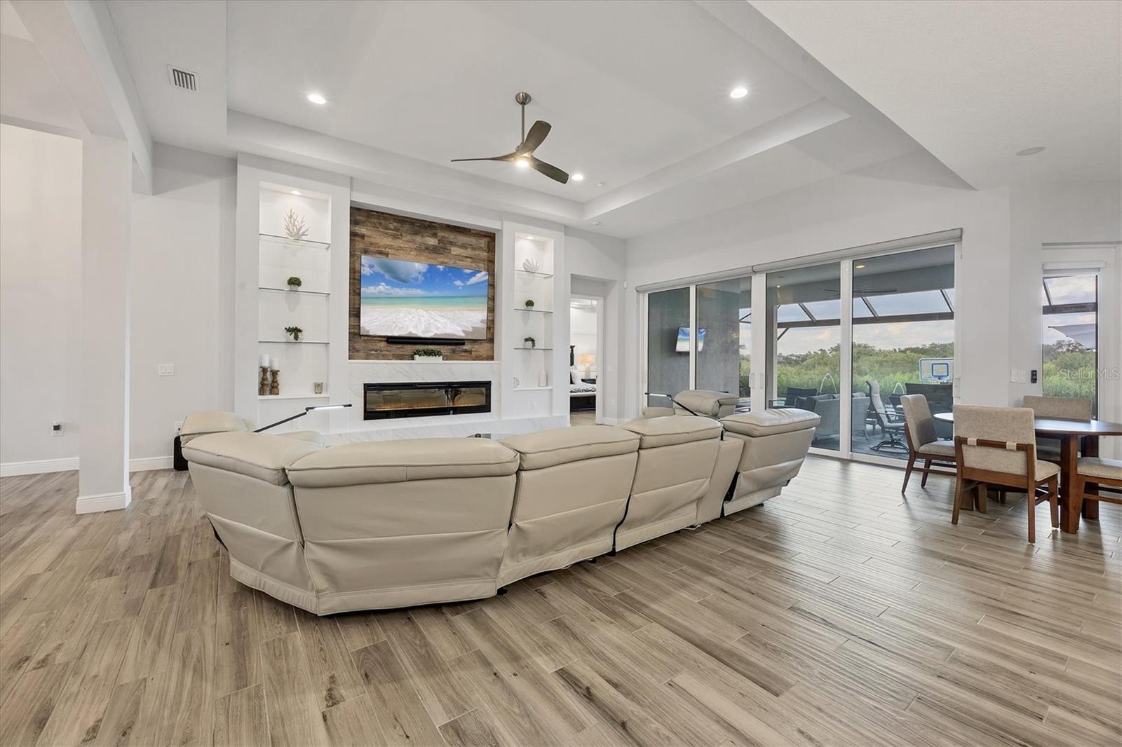 Image 6 of 100 For 8245 Grande Shores Drive