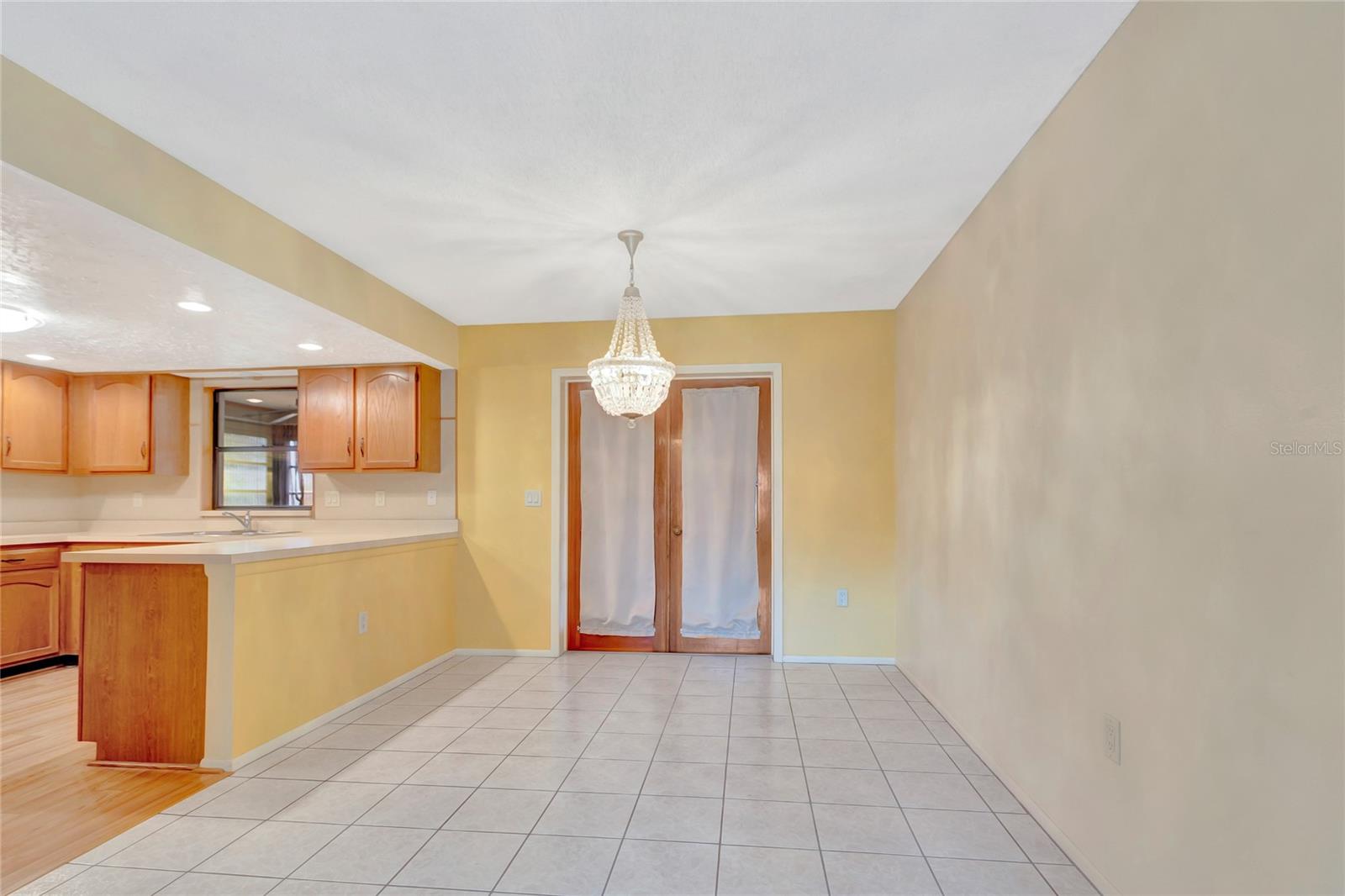 Image 6 of 25 For 112 Woodingham Drive