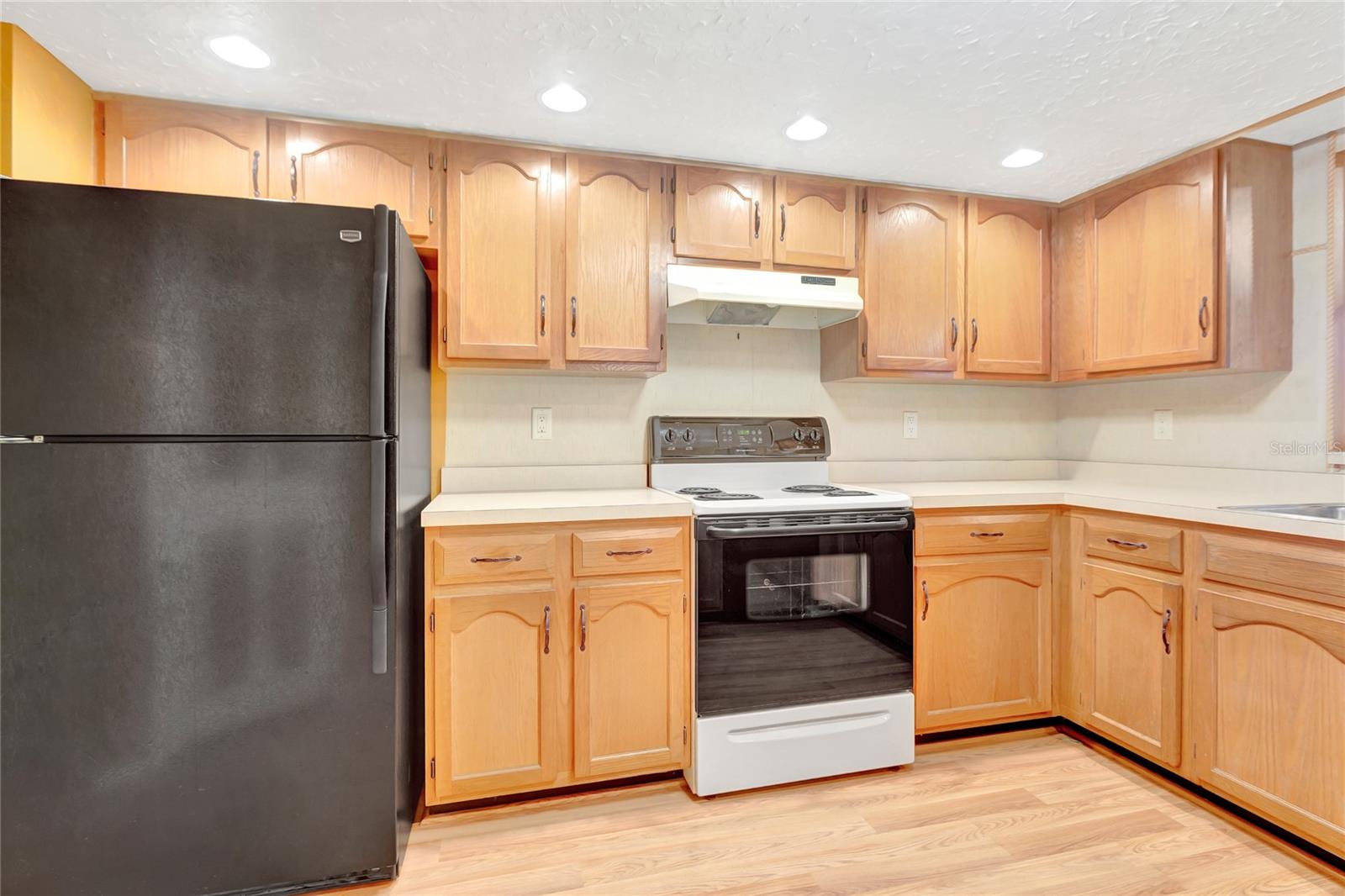 Image 7 of 25 For 112 Woodingham Drive