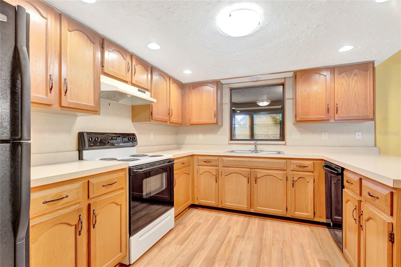 Image 8 of 25 For 112 Woodingham Drive